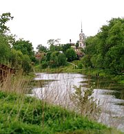 Кашин. Река Кашинка и Крестознаменская церковь. Фото В.Салова.