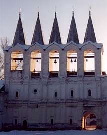 Тихвин. Звонница Успенского монастыря. Фото Ю.Ковыршиной.